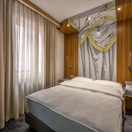Hotel Carcani By Ketty & Tommy 3*