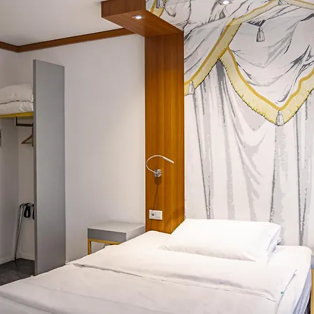 Hotel Carcani By Ketty & Tommy 3*