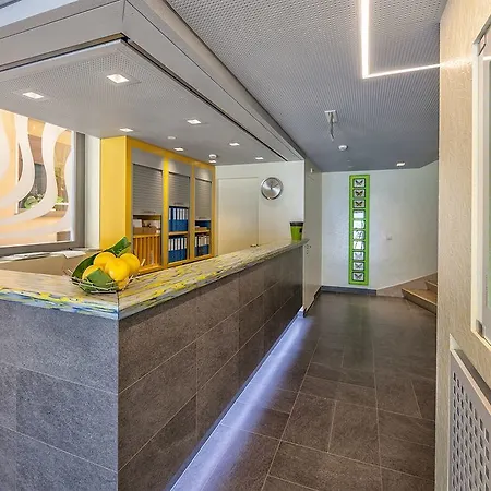 Hotel Carcani By Ketty & Tommy 3*