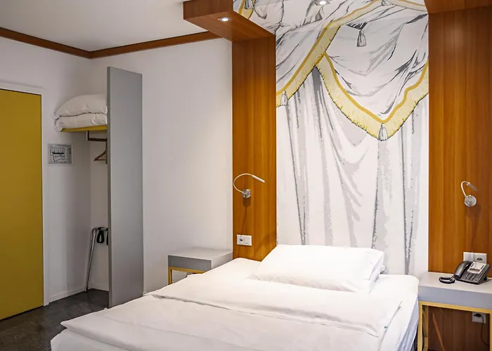 Hotel Carcani By Ketty & Tommy 3*