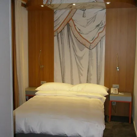 Otel Carcani By Ketty & Tommy 3*