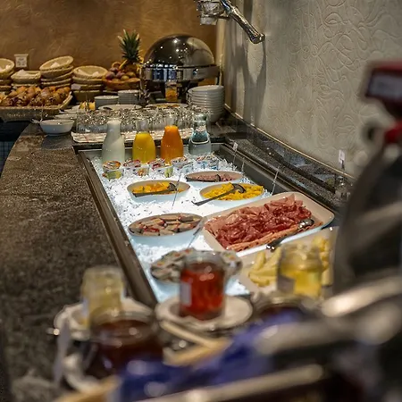 Otel Carcani By Ketty & Tommy 3*