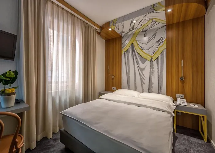 Hotel Carcani By Ketty & Tommy 3*